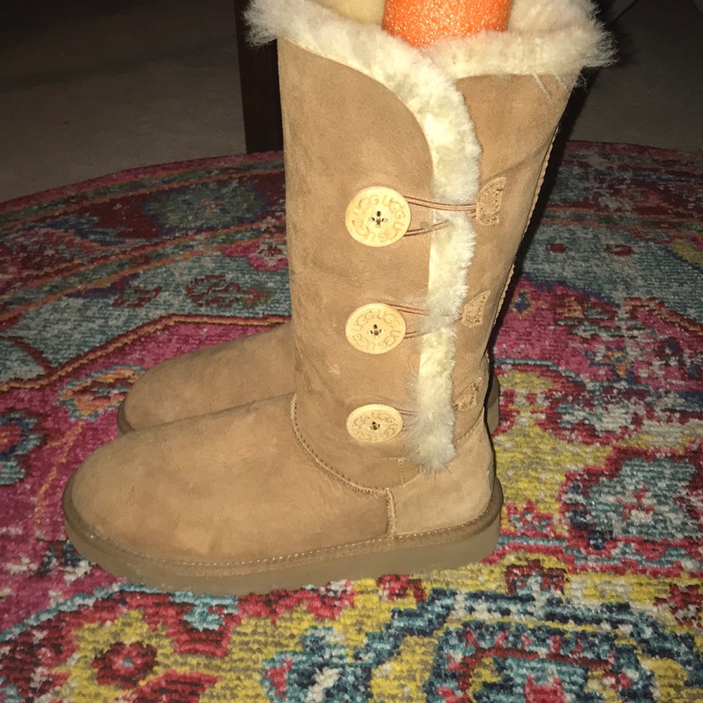 Bailey Button Uggs - image 2